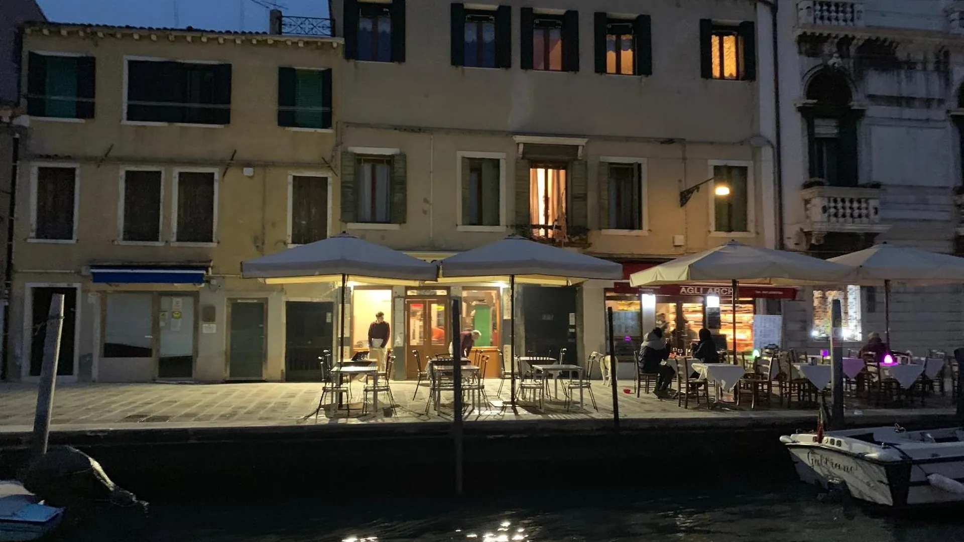 Lovenice Center 0*, Veneza Itália
